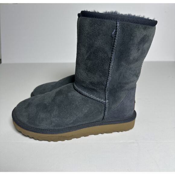Ugg Women CLASSIC SHORT II BOOT S/N 1016223 Sheepskin, Wool Size 6 - Picture 6 of 13